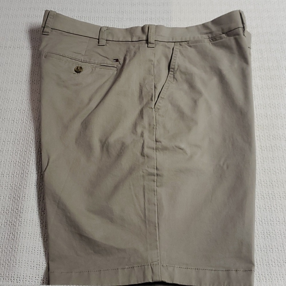 Tommy Hilfiger‎ Embroidered Logo Flat Front Sz 36 Shorts